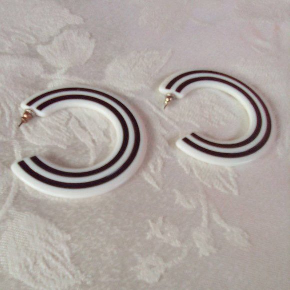 Vintage Black and White Half Hoop Earrings - Picture 3 of 3